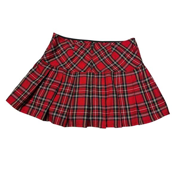 Tripp NYC Pleated Plaid Mini Skirt Red and Black - Picture 6 of 7